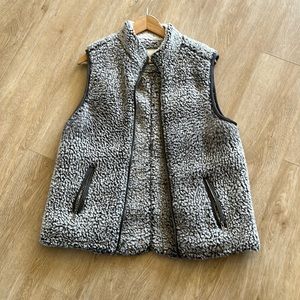 Cozy Gray Sherpa Vest. Size L.